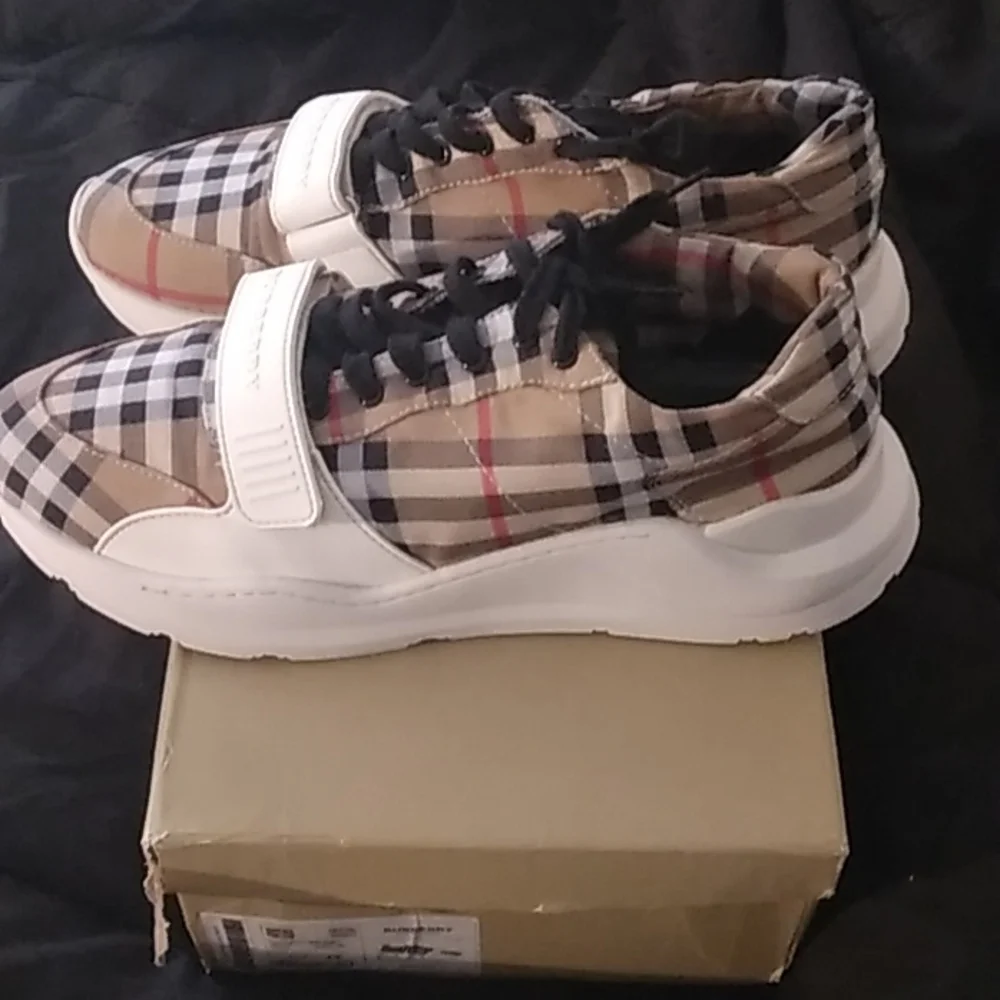 Burberry Shoes Euro Sz 43 - Picture 2 of 3